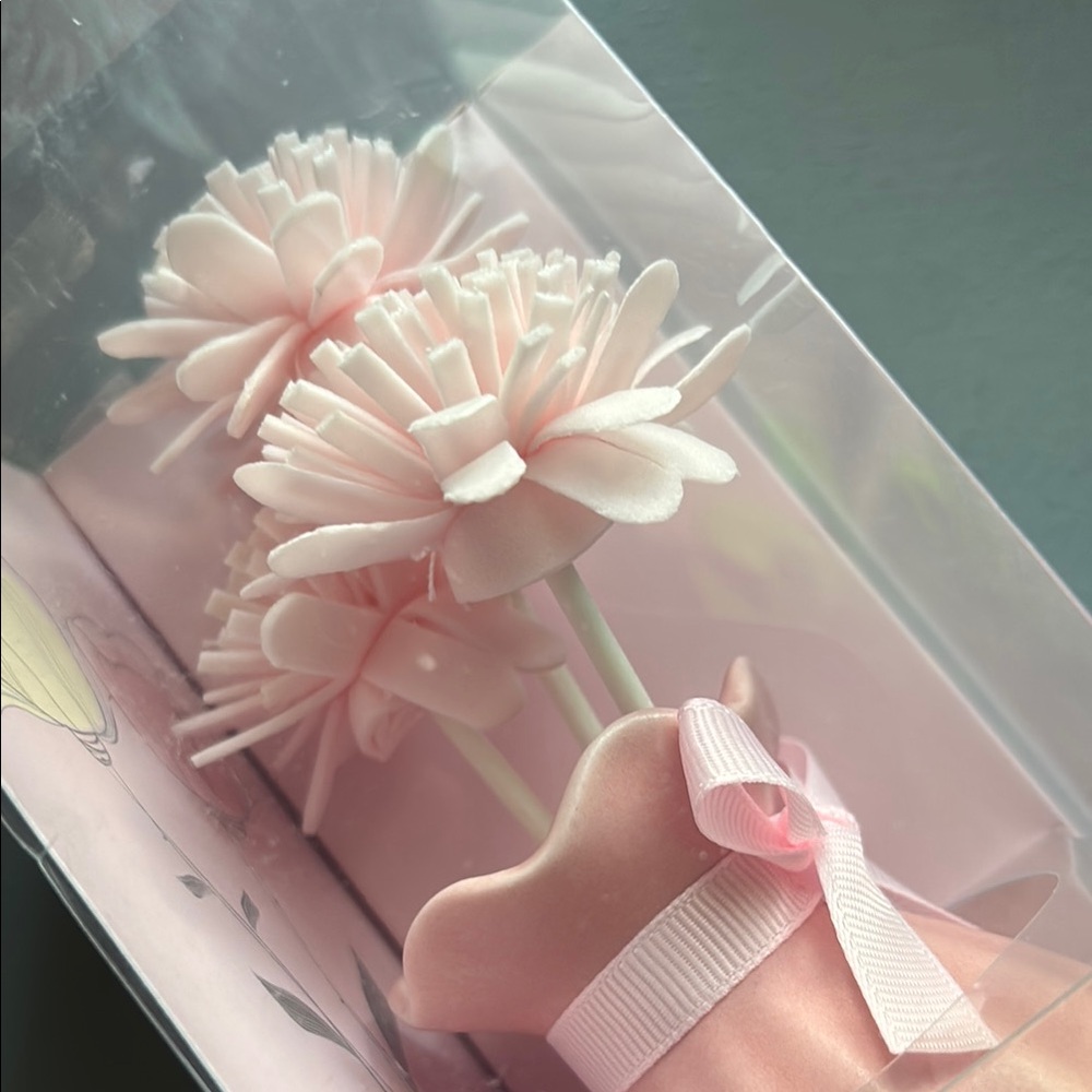 Rose scented diffuser. Pink Flower Bouquet in Vase